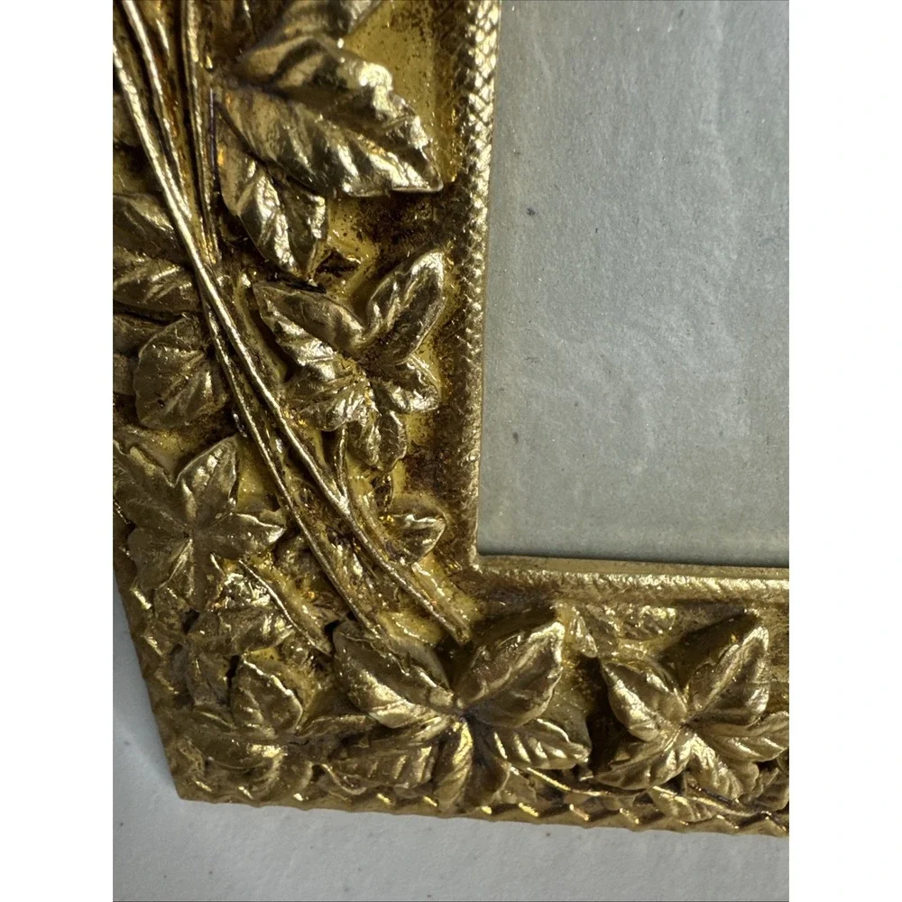 VTG‎ Gold Ornate Cherub Resin Picture Frame 4.25 X 6.25